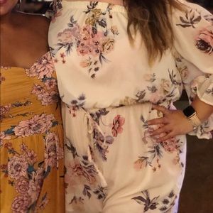 Súper cute floral romper!